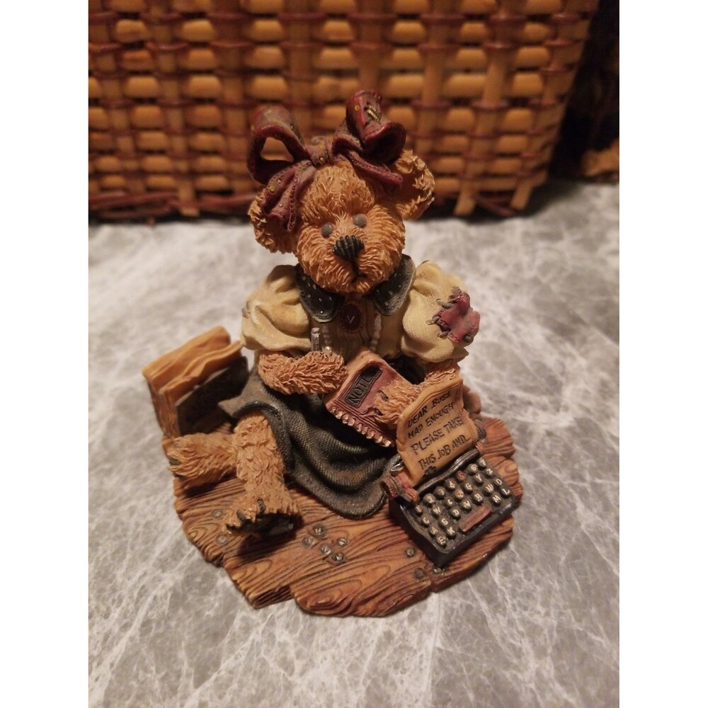 Vintage Boyd's Bears and Friends figurine - Friday Girl